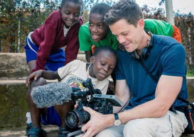 Begeisterte Kinder während meiner Arbeit in Uganda